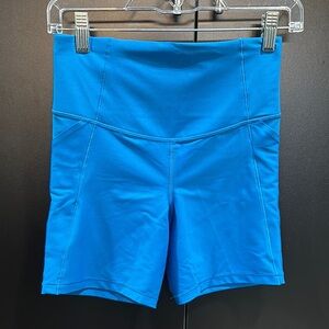 All In Motion High Rise 6” effortless support, zipper back pocket,leg pockets